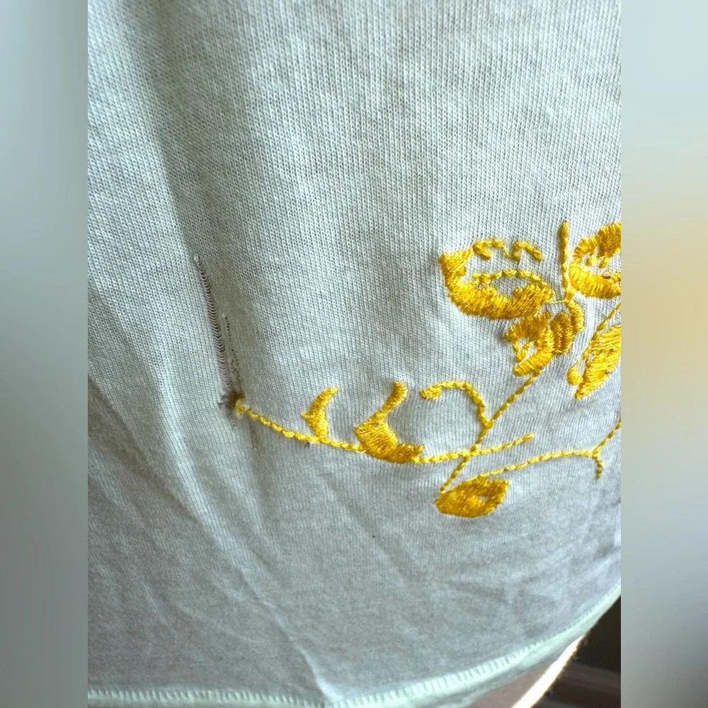 American Eagle Outfitters women’s Yellow Fitted Short Sleeve Tee size XL/L